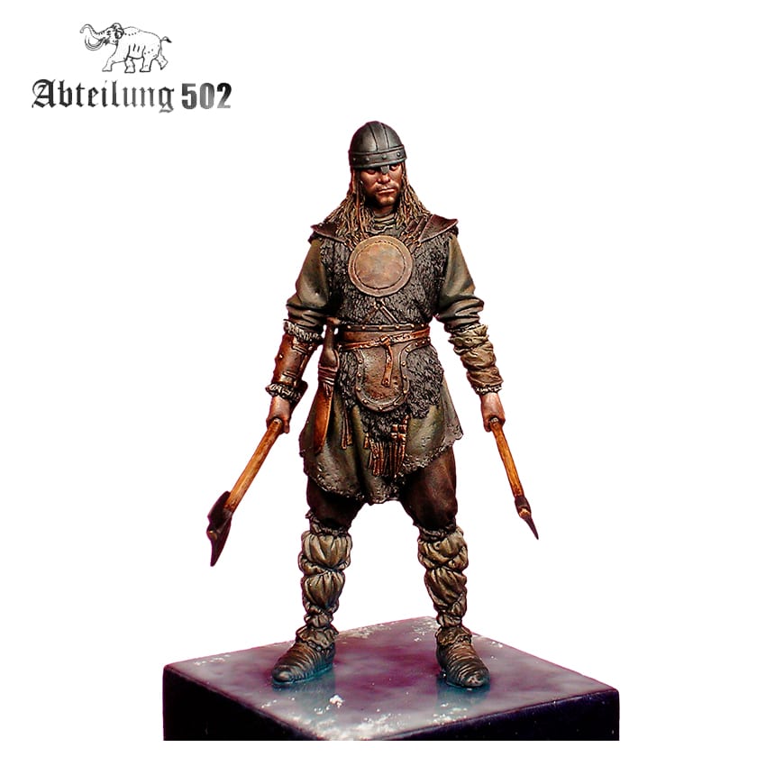 Hero Saxon Warrior 54mm